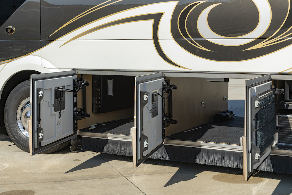 2006 Prevost Featherlite H3-45 For Sale