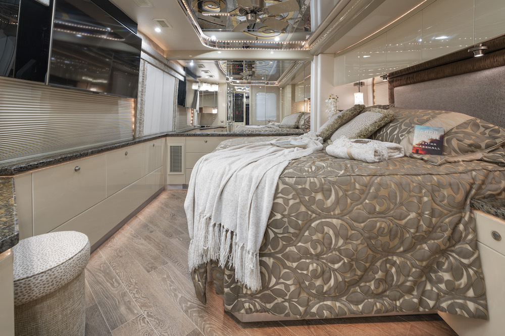 2006 Prevost Featherlite H3-45 For Sale