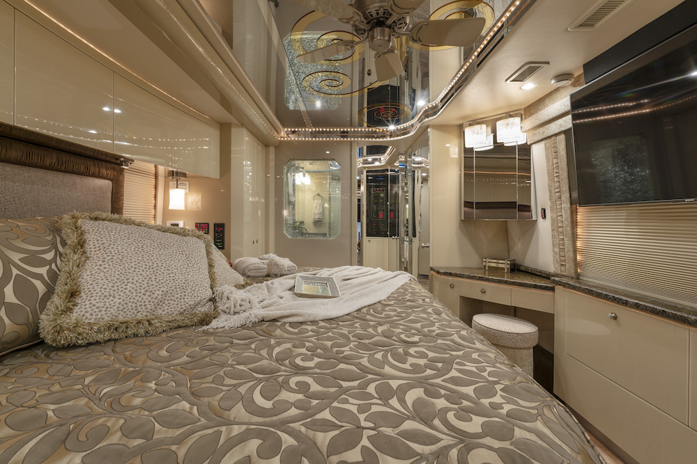 2006 Prevost Featherlite H3-45 For Sale