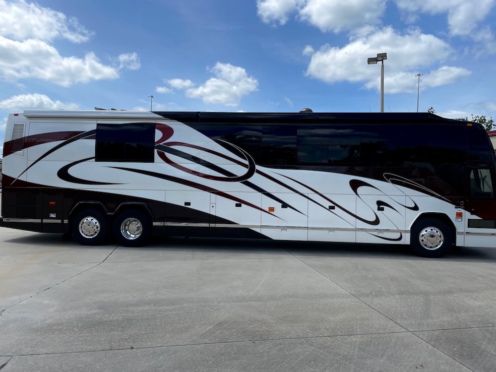 2006 Prevost Featherlite H3-45 For Sale