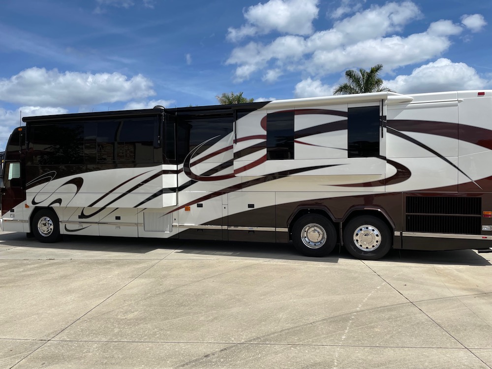 2006 Prevost Featherlite H3-45 For Sale