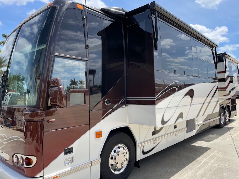 2006 Prevost Featherlite H3-45 For Sale