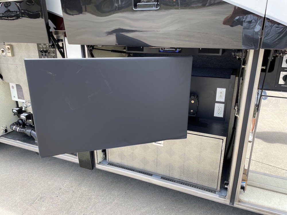 2006 Prevost Featherlite H3-45 For Sale