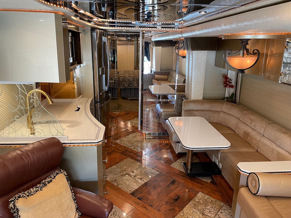 2006 Prevost Featherlite H3-45 For Sale