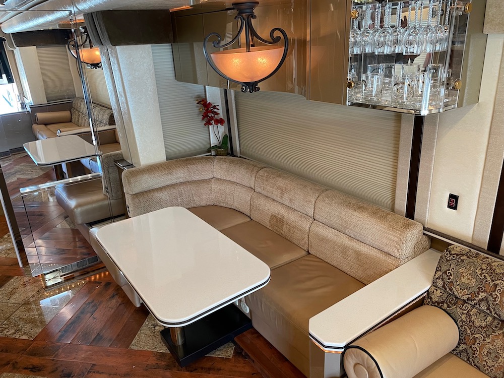 2006 Prevost Featherlite H3-45 For Sale