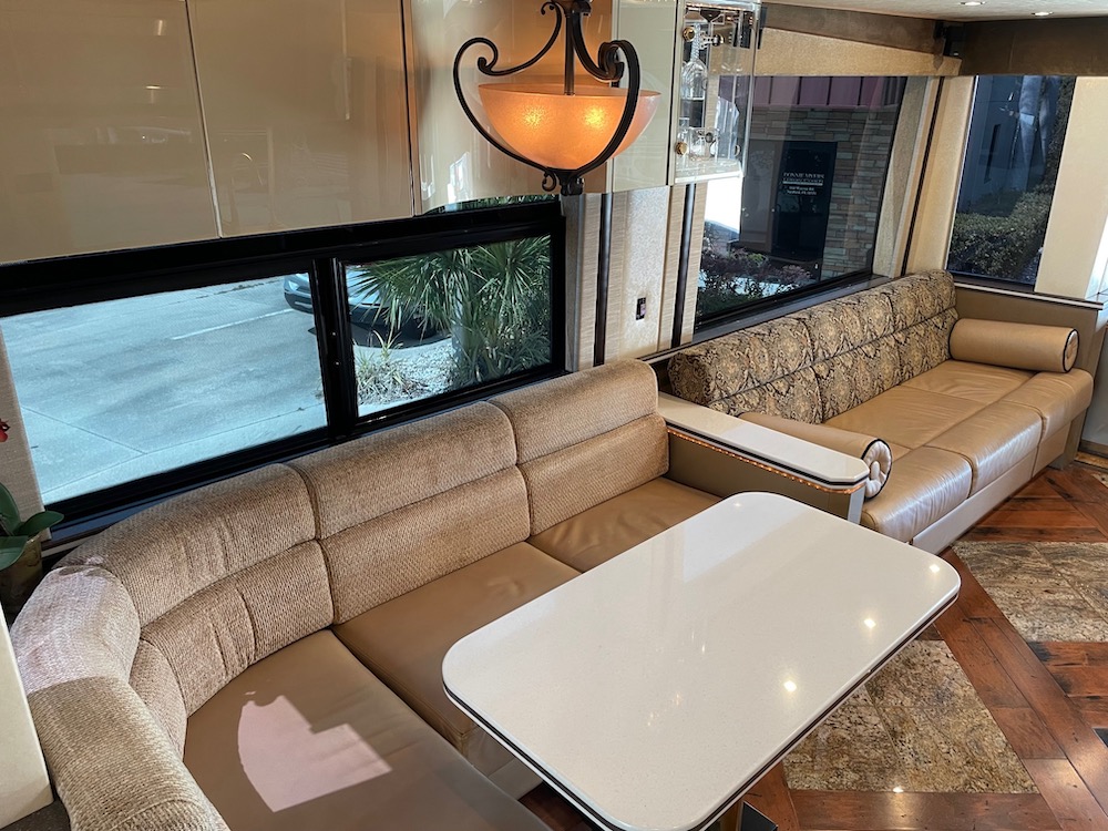 2006 Prevost Featherlite H3-45 For Sale