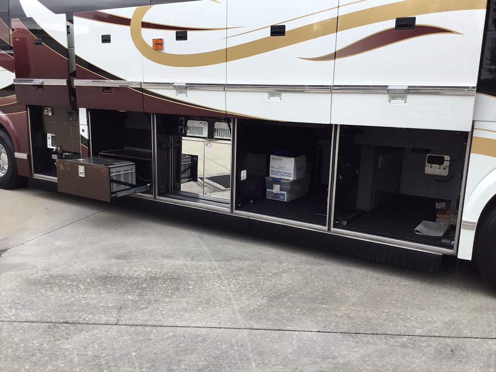 2006 Prevost Featherlite H3-45 For Sale