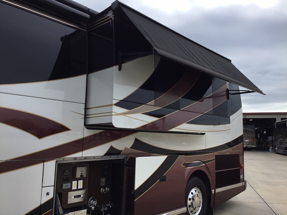 2006 Prevost Featherlite H3-45 For Sale