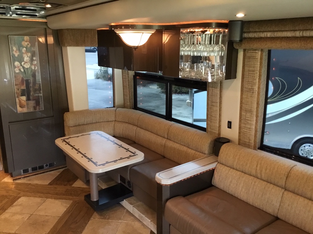 2006 Prevost Featherlite H3-45 For Sale