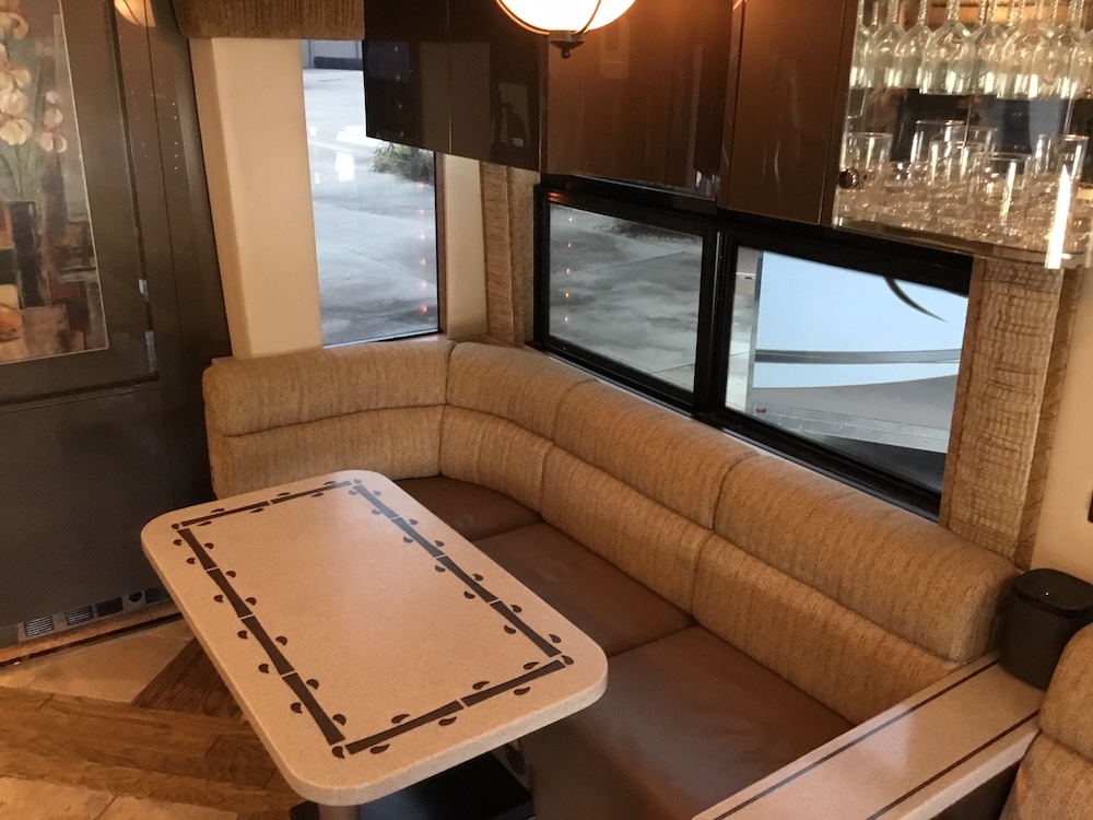 2006 Prevost Featherlite H3-45 For Sale