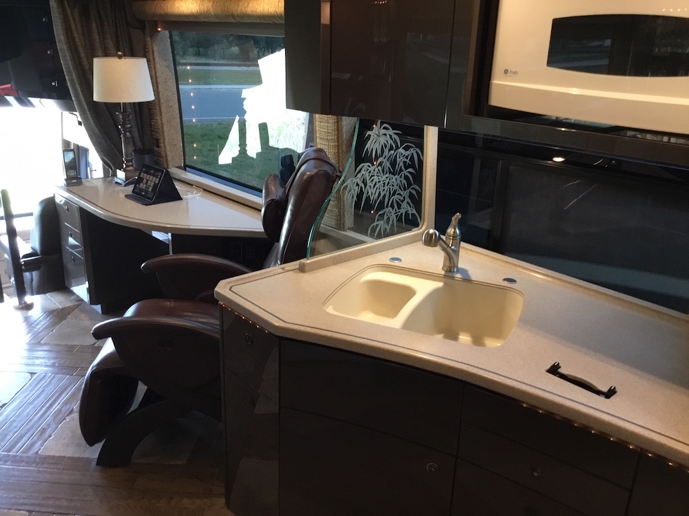 2006 Prevost Featherlite H3-45 For Sale