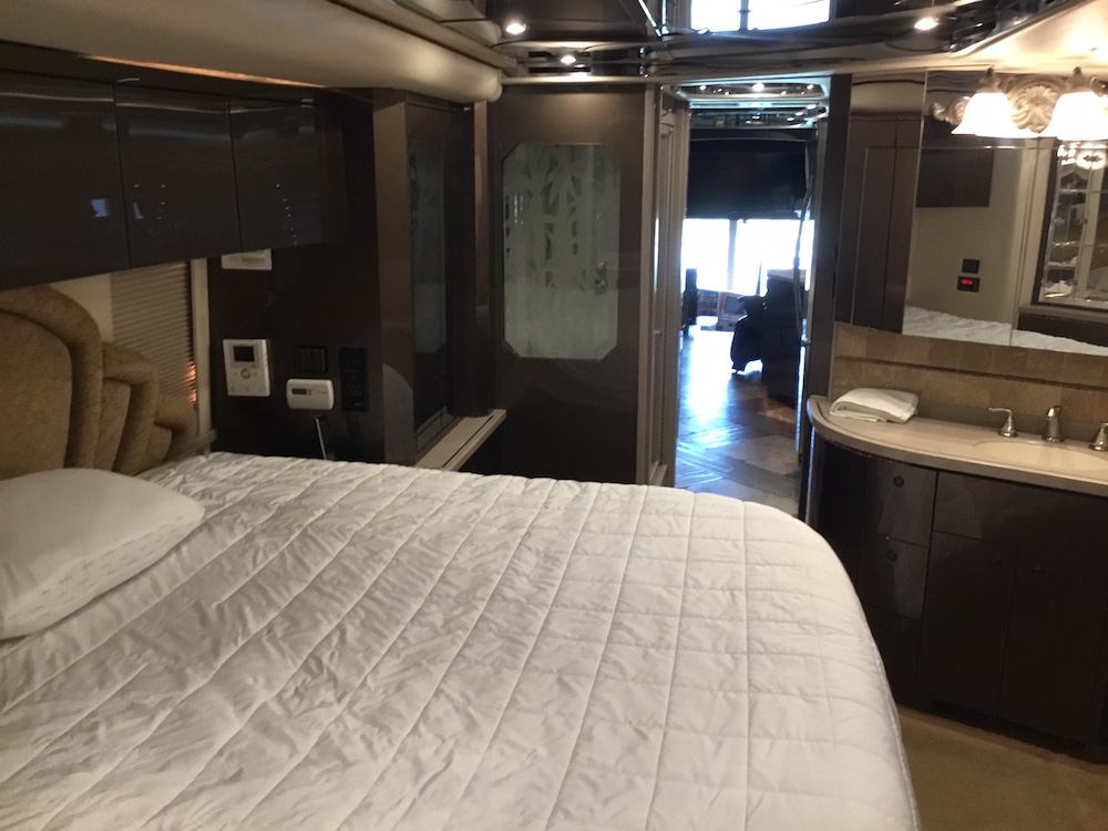 2006 Prevost Featherlite H3-45 For Sale