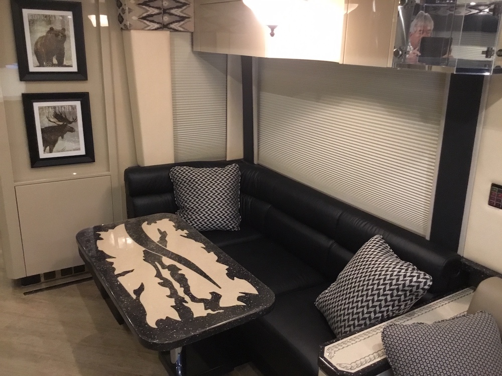 2006 Prevost Featherlite H3-45 For Sale