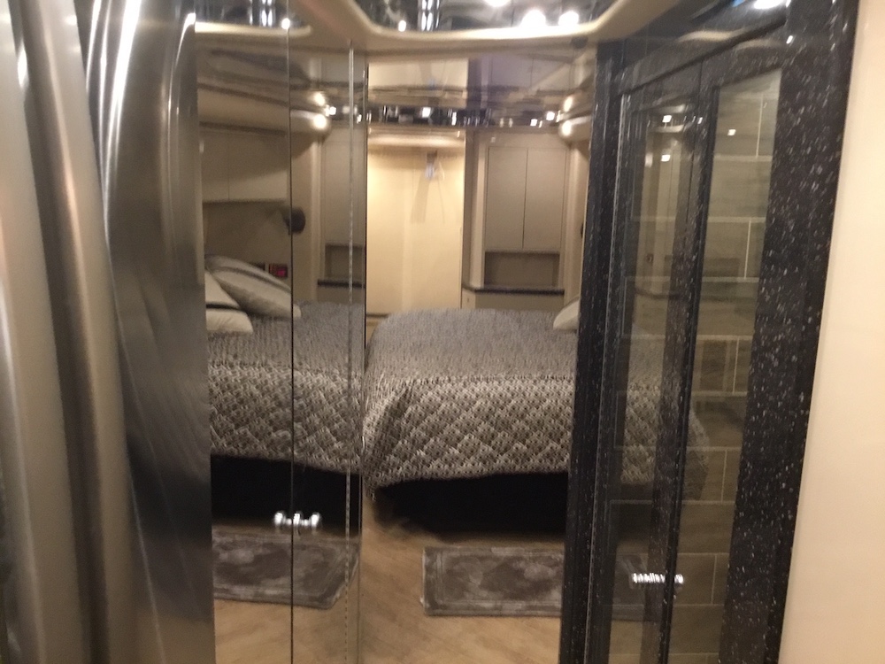 2006 Prevost Featherlite H3-45 For Sale