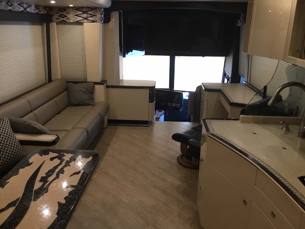 2006 Prevost Featherlite H3-45 For Sale