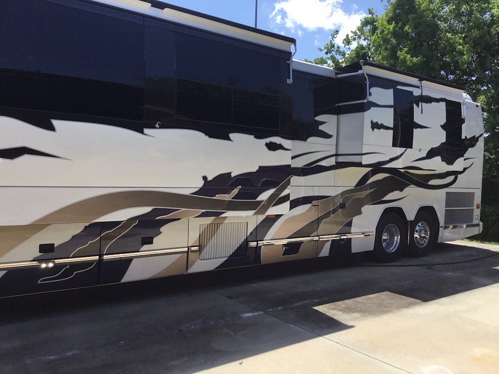 2006 Prevost Featherlite H3-45 For Sale