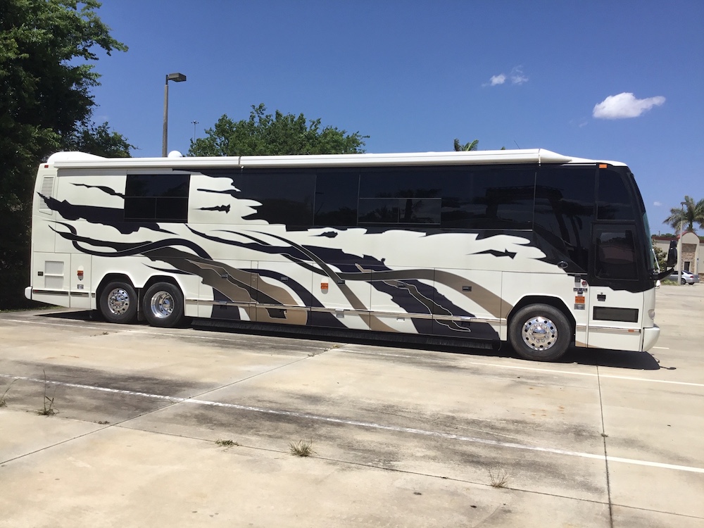 2006 Prevost Featherlite H3-45 For Sale