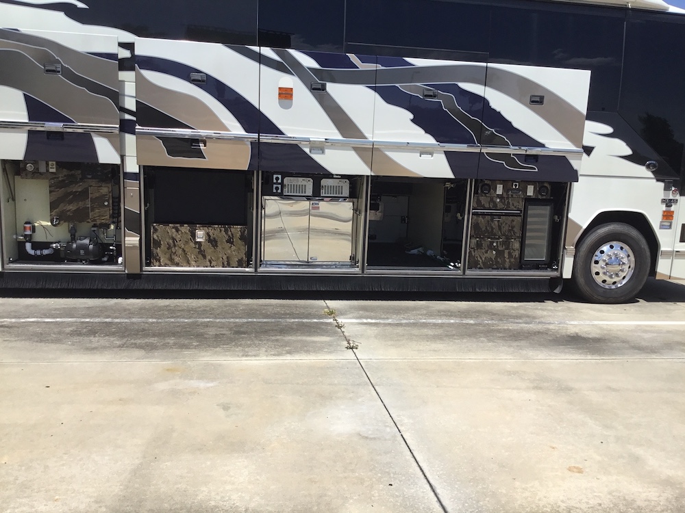 2006 Prevost Featherlite H3-45 For Sale