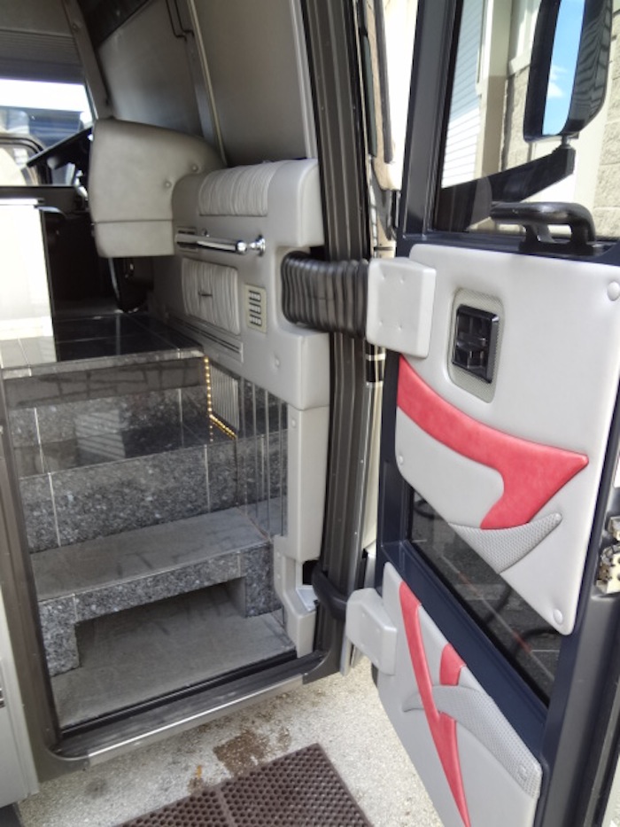 2006 Prevost Featherlite H3-45 For Sale