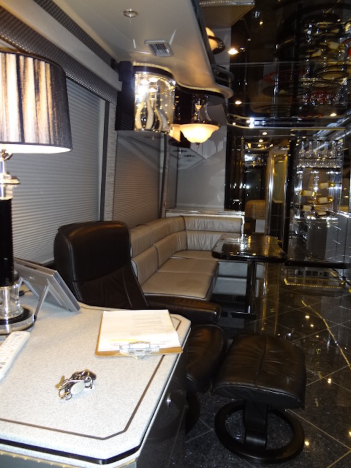 2006 Prevost Featherlite H3-45 For Sale