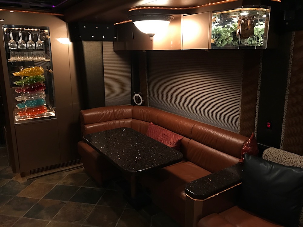 2006 Prevost Featherlite H3-45 For Sale