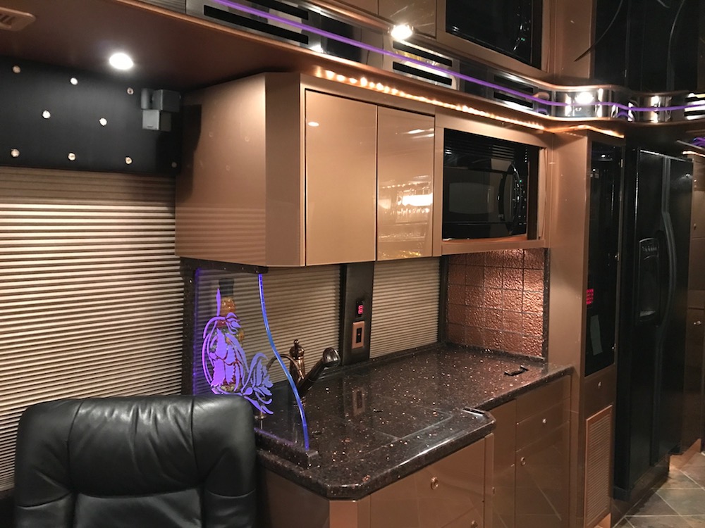 2006 Prevost Featherlite H3-45 For Sale