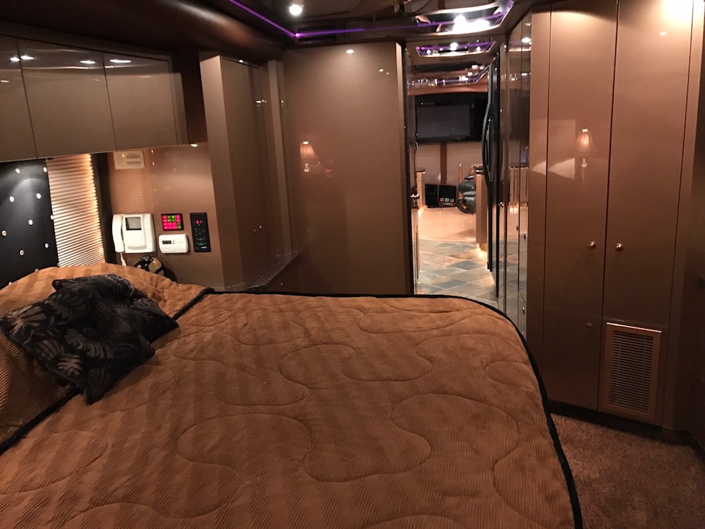 2006 Prevost Featherlite H3-45 For Sale