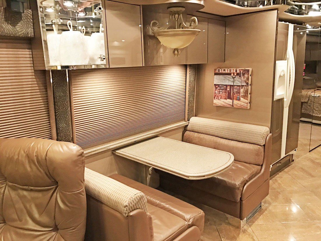 2006 Prevost Feathelite H3-45 For Sale