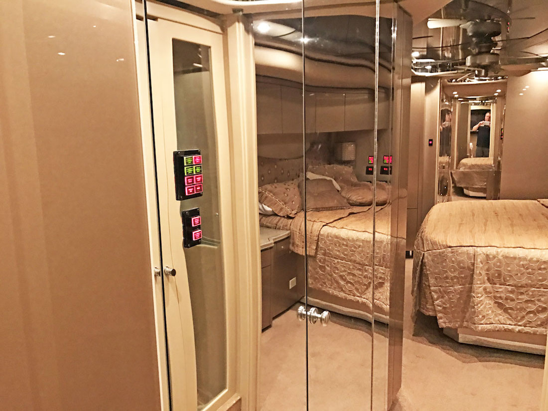 2006 Prevost Feathelite H3-45 For Sale