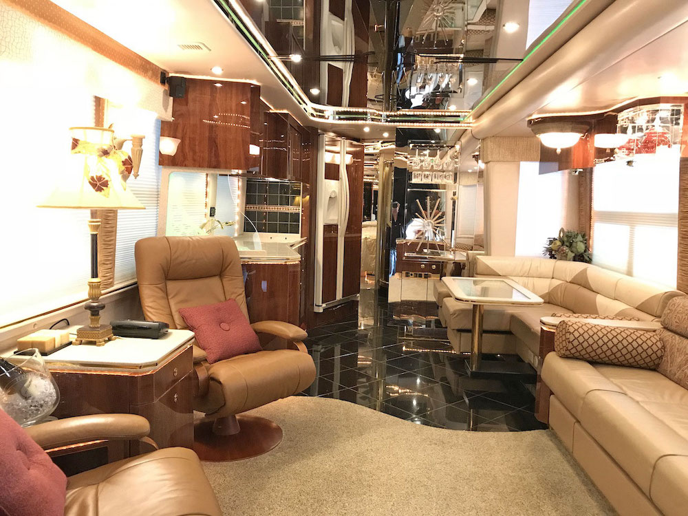 2006 Prevost Featherlite H3-45 For Sale