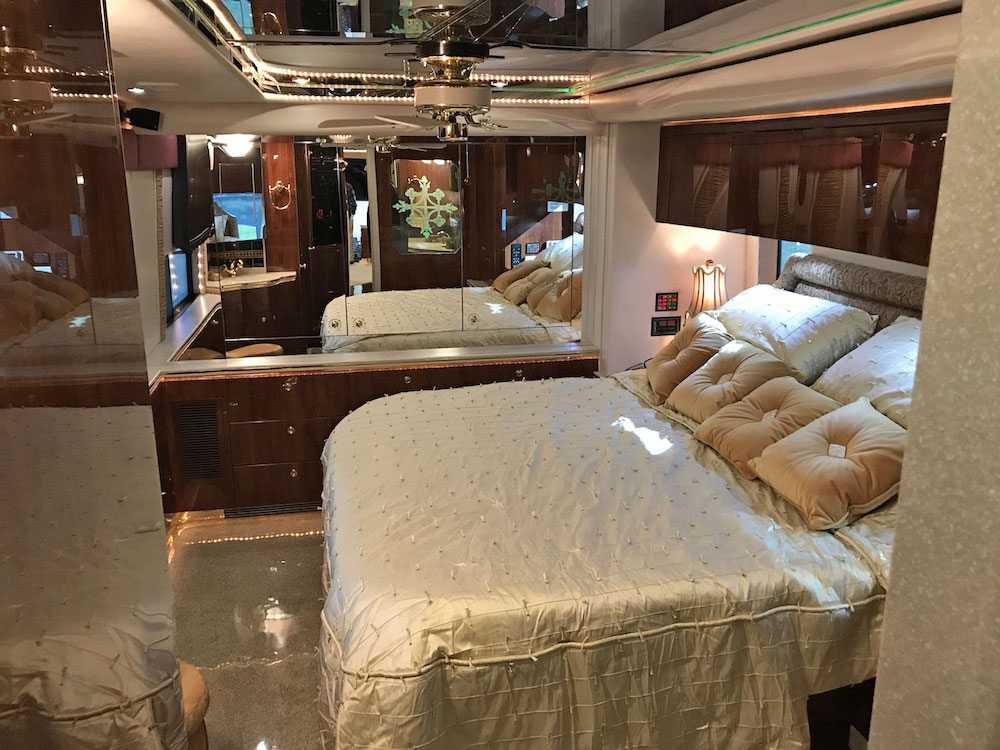 2006 Prevost Featherlite H3-45 For Sale