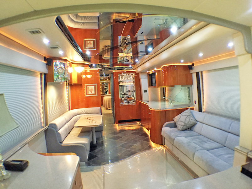 2006 Prevost Featherlite H3-45 For Sale