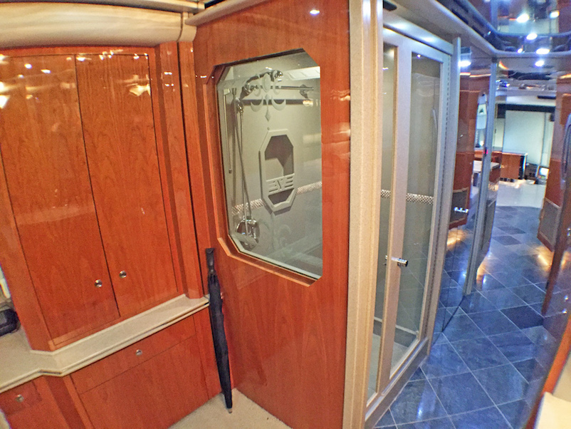 2006 Prevost Featherlite H3-45 For Sale