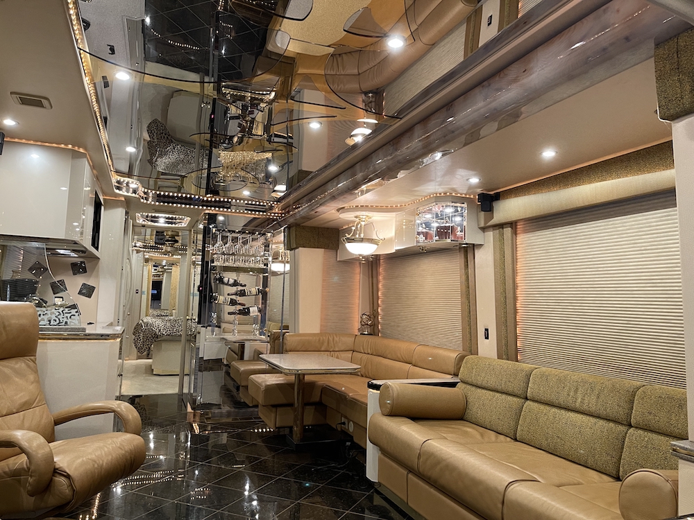 2006 Prevost Featherlite H3-45 For Sale