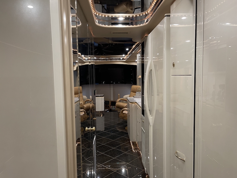 2006 Prevost Featherlite H3-45 For Sale