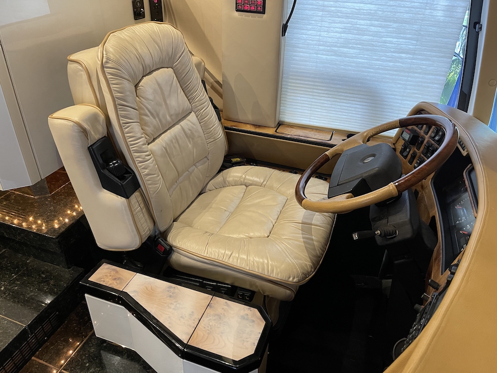 2006 Prevost Featherlite H3-45 For Sale