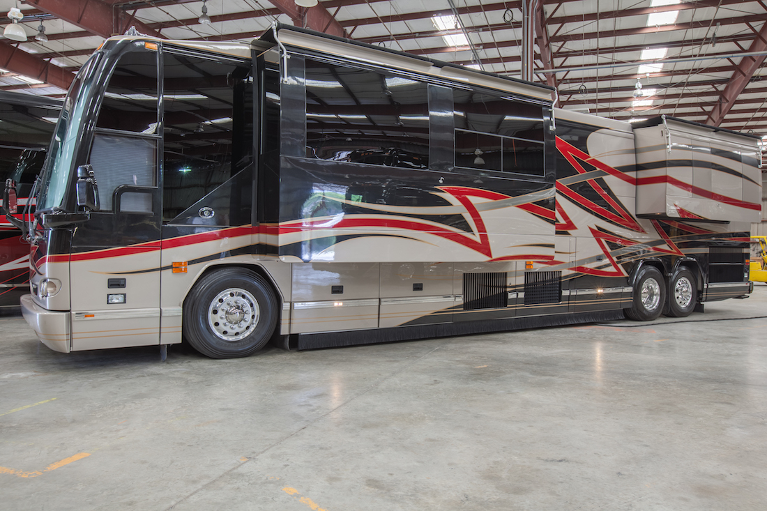 2006 Prevost Featherlite H3-45 For Sale