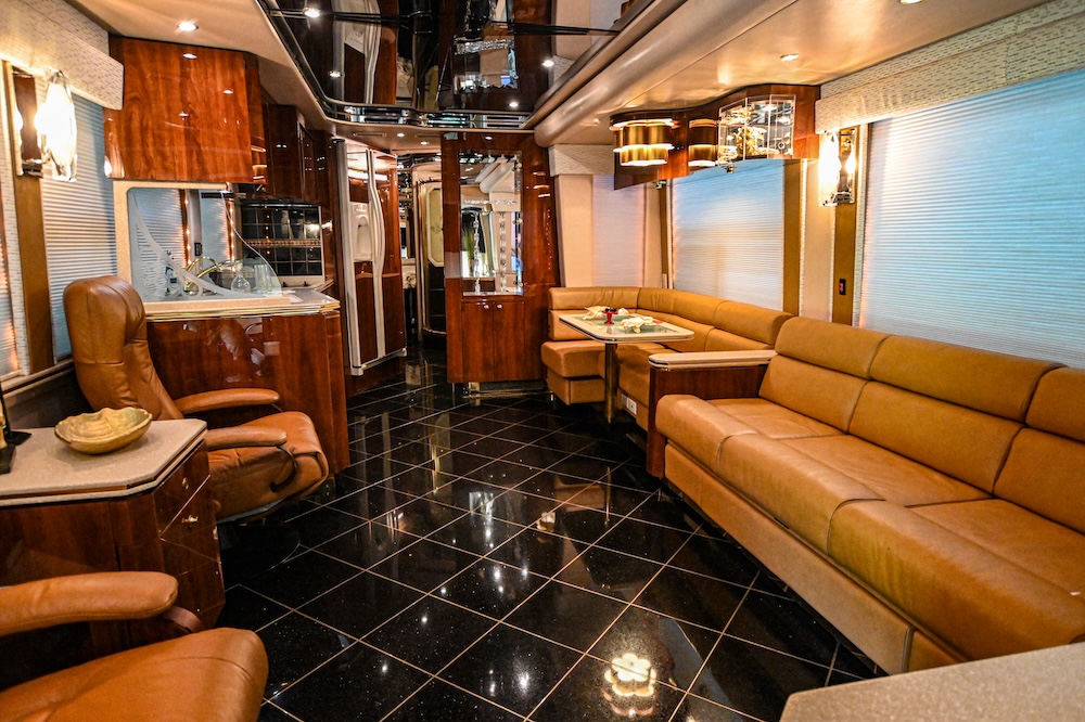 2006 Prevost Featherlite H3-45 For Sale
