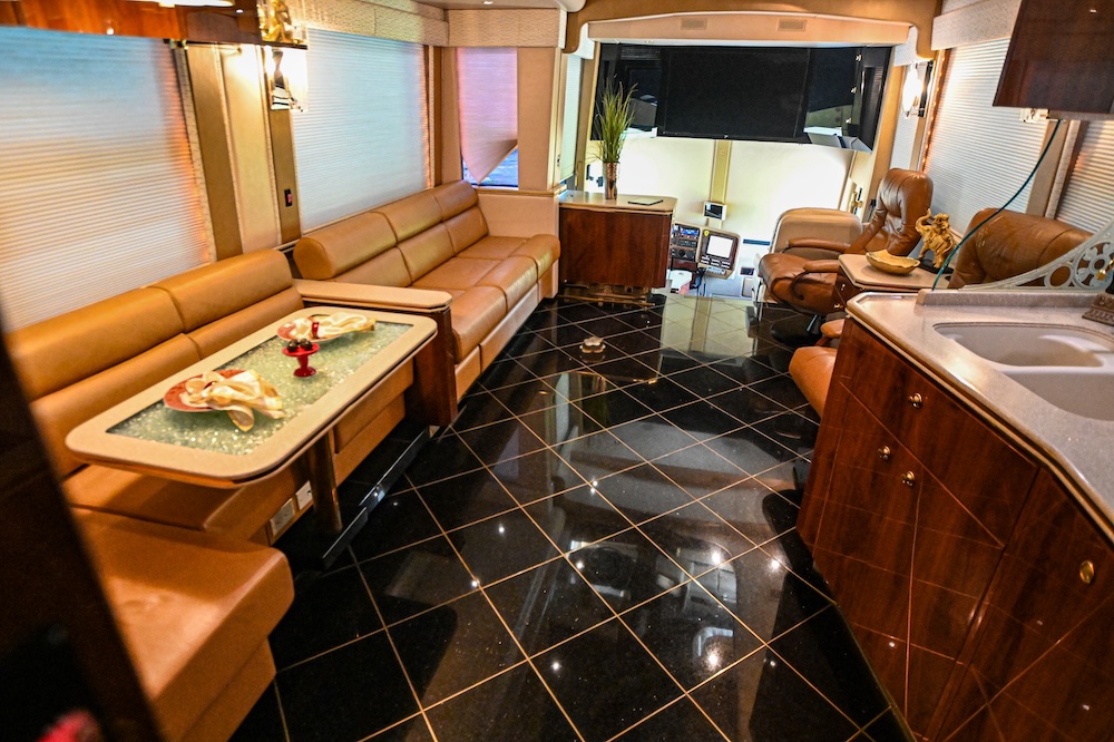 2006 Prevost Featherlite H3-45 For Sale