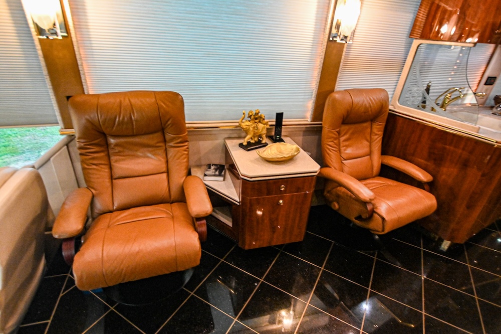 2006 Prevost Featherlite H3-45 For Sale