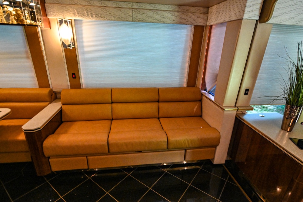 2006 Prevost Featherlite H3-45 For Sale