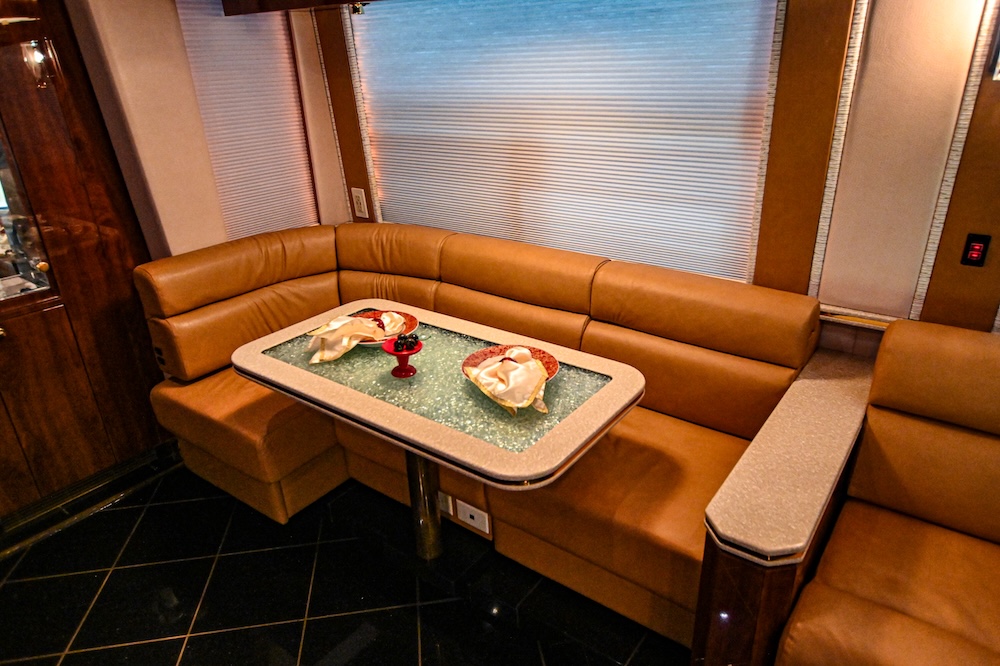 2006 Prevost Featherlite H3-45 For Sale