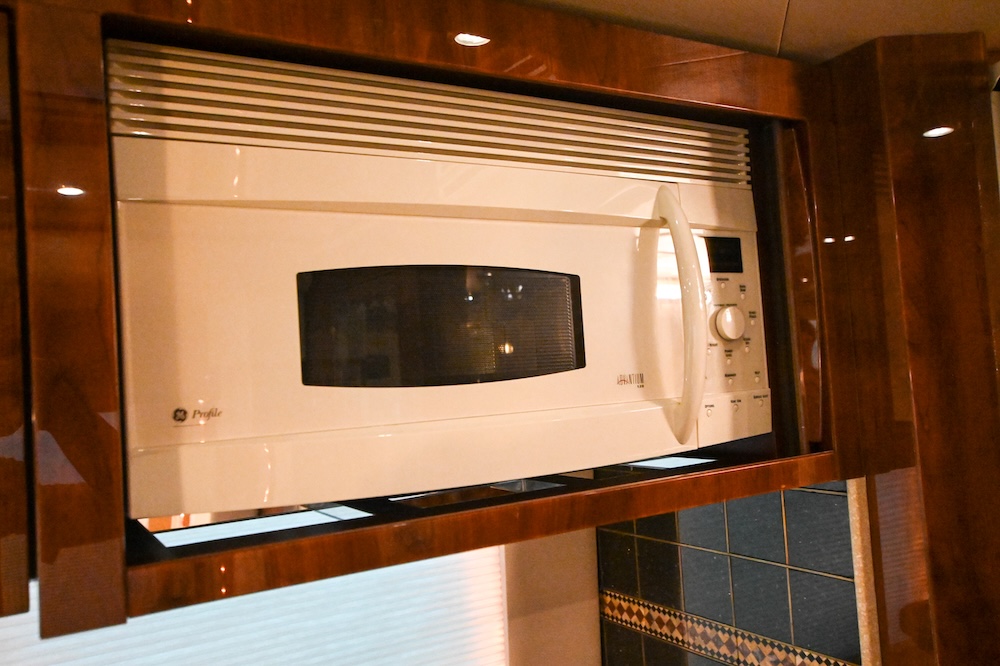 2006 Prevost Featherlite H3-45 For Sale