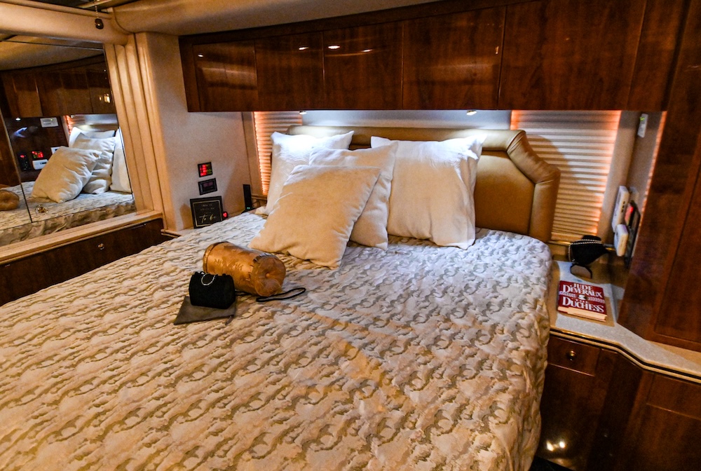 2006 Prevost Featherlite H3-45 For Sale