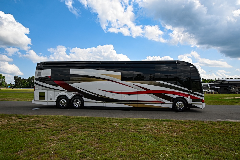 2006 Prevost Featherlite H3-45 For Sale