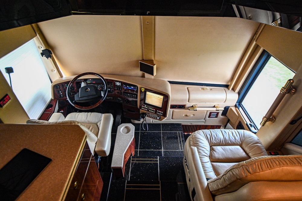 2006 Prevost Featherlite H3-45 For Sale