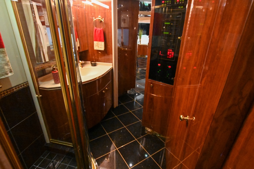 2006 Prevost Featherlite H3-45 For Sale