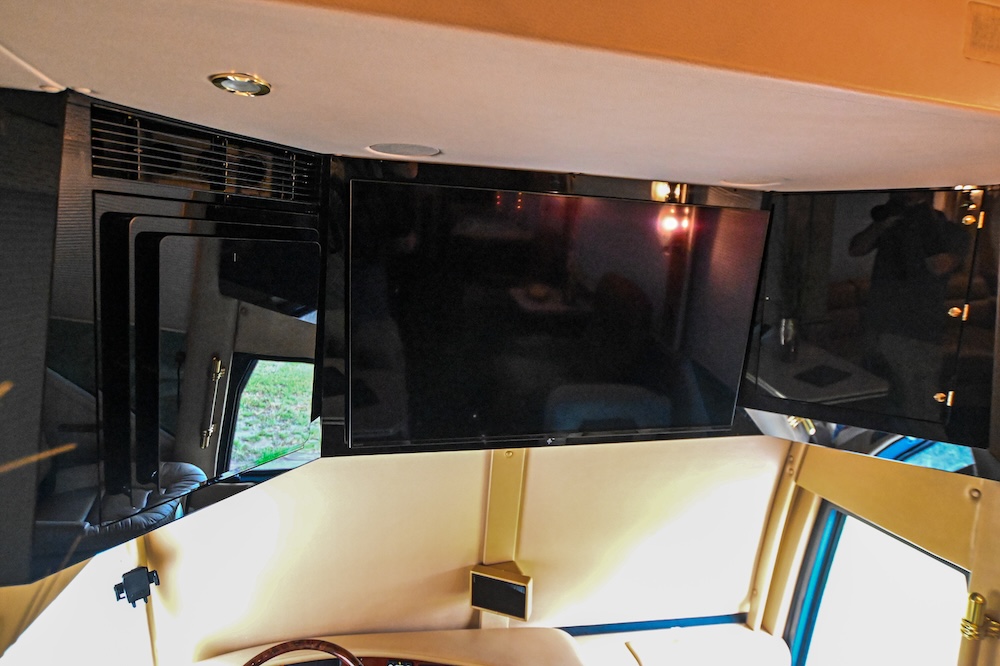 2006 Prevost Featherlite H3-45 For Sale
