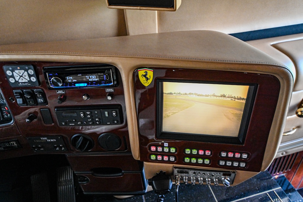 2006 Prevost Featherlite H3-45 For Sale