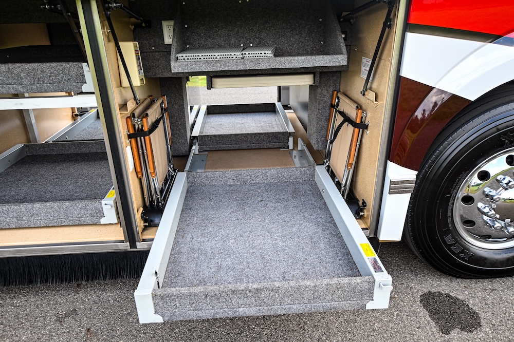 2006 Prevost Featherlite H3-45 For Sale